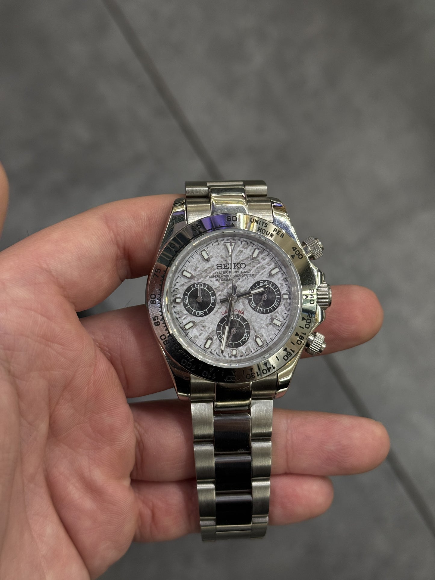 Grey Leopard Dial